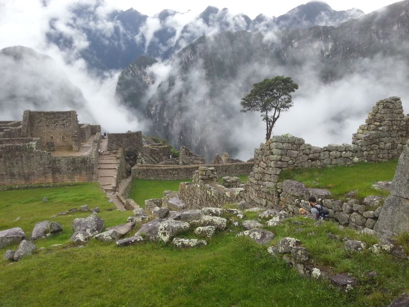 Machu Picchu shrouded in fog and mystique 大雾中的马丘比丘