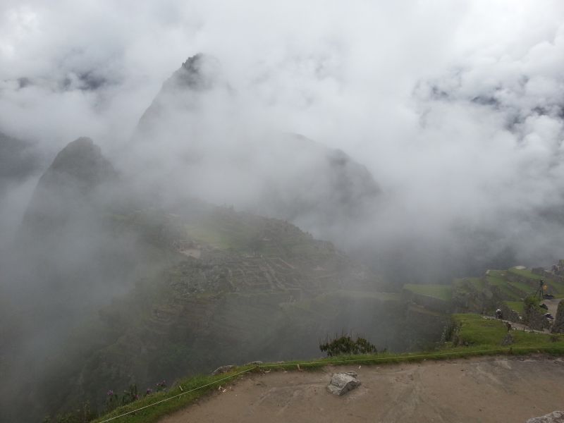 Machu Picchu up in smoke 马丘比丘如浓烟雾中