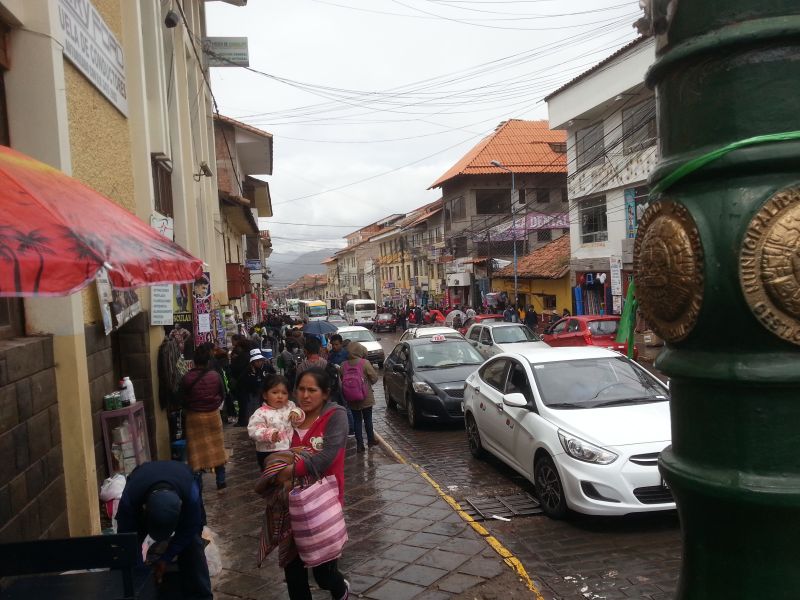 Puno's busy streets 普诺热闹街道