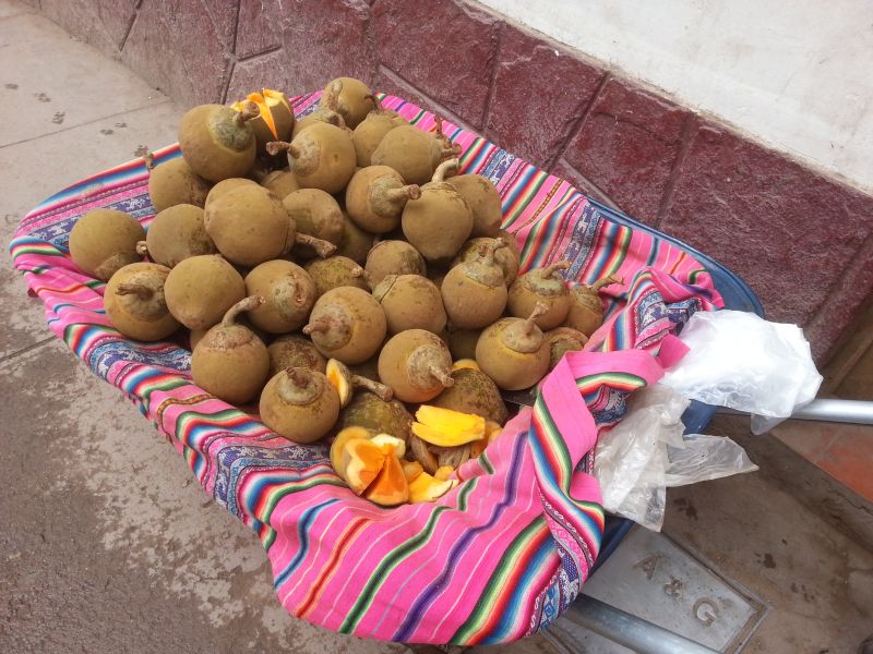 Local fruits that look like hand grenades 当地像手榴弹的水果