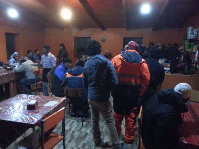 Passengers at the cafe at the border 大巴乘客在边境食堂餐用餐