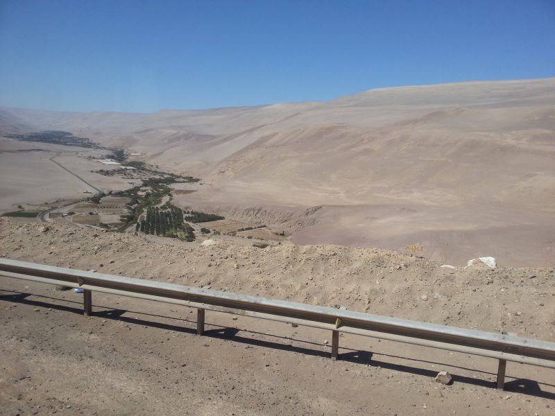 Desert landscape on the way to Iquique 到伊基克一路沙漠地貌