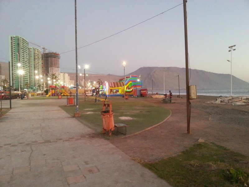 Iquique beach children playground 伊基克海滩儿童乐场