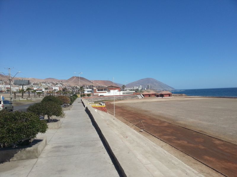 Along the Antofagasta beach 安托法加斯塔沿岸