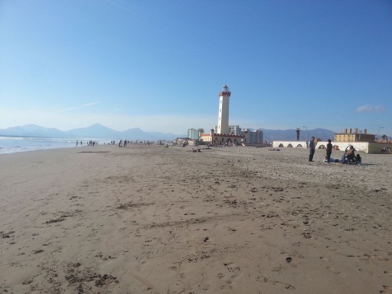 La Serena beach and the landmark lighthouse 拉塞雷纳海滩和地标灯塔