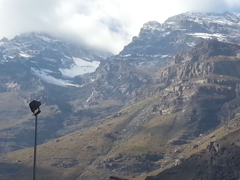 Snow-cap mountains on the road to Mendoza 到门多萨路上的雪帽山