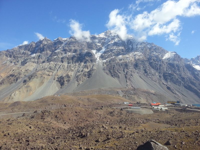 Majestic mountains on the road to Mendoza 到门多萨路上胸围山脉