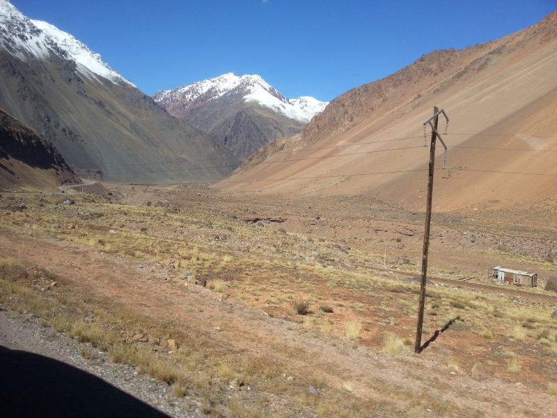 Bright colorful mountains on the road to Mendoza 到门多萨路上大放异彩的山脉