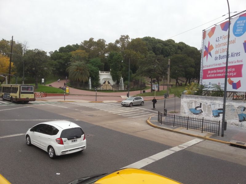 A park in Buenos Aires Street view of Buenos Aires 布宜诺斯艾利斯一公园