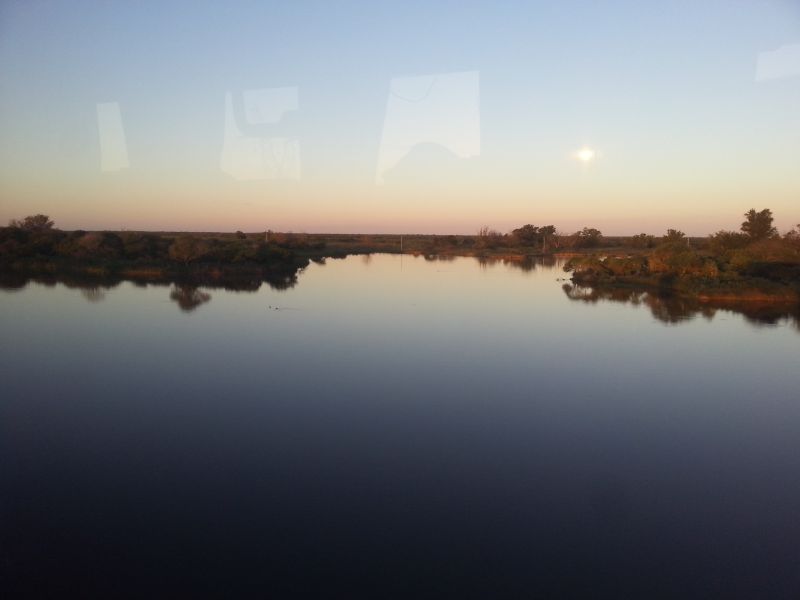 Day break from the bus on the way to Iguazu 往伊瓜苏路上日出 