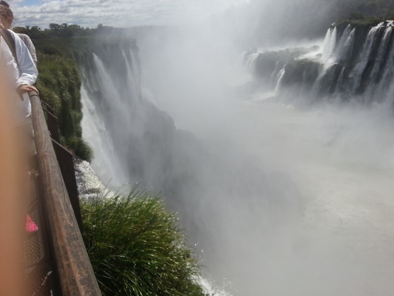 Iguazu Falls enveloped in mist 伊瓜苏瀑布水花雾气