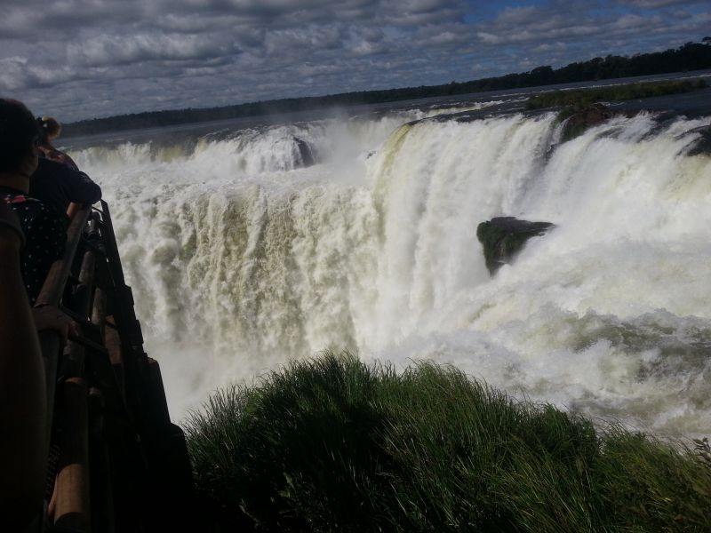 Iguazu Falls rush like a flush 伊瓜苏瀑布如马桶急冲