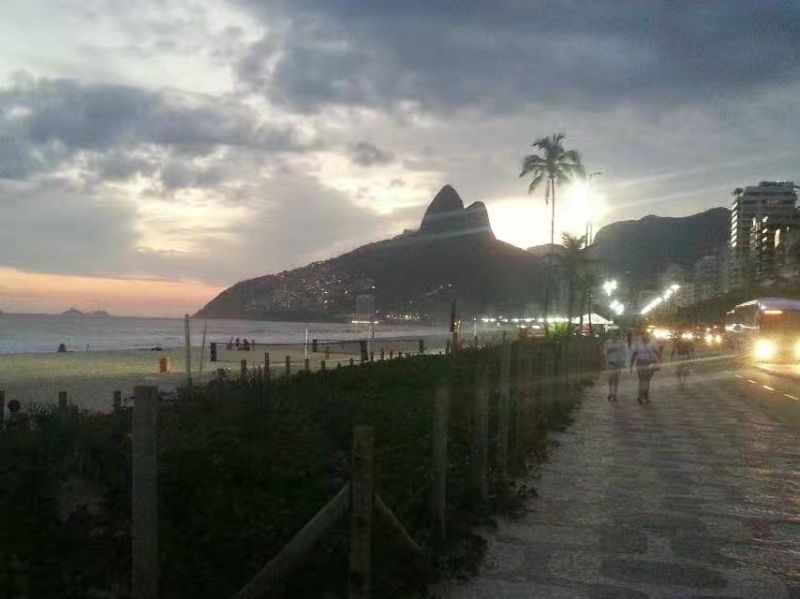 Ipanema Beach at sunset 日落的伊帕内玛海滩