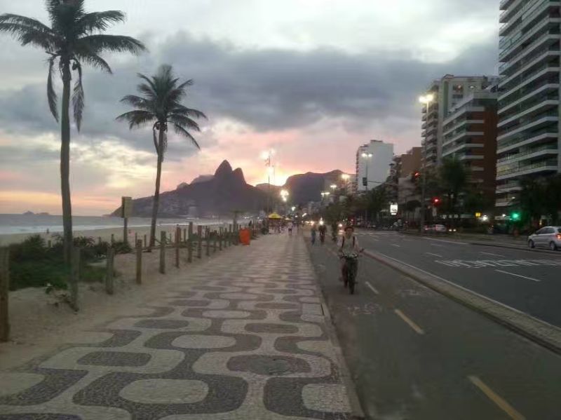 Ipanema Beach at sunset 日落的伊帕内玛海滩