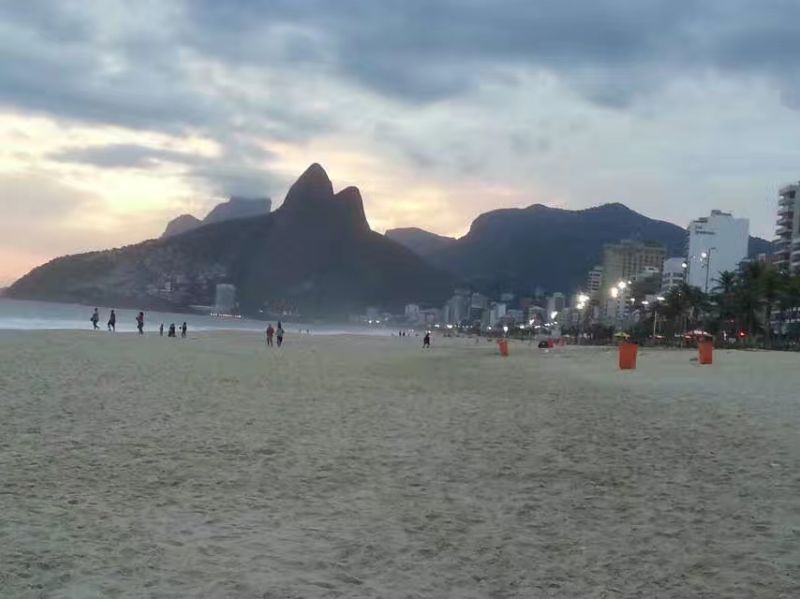 Ipanema Beach at sunset 日落的伊帕内玛海滩