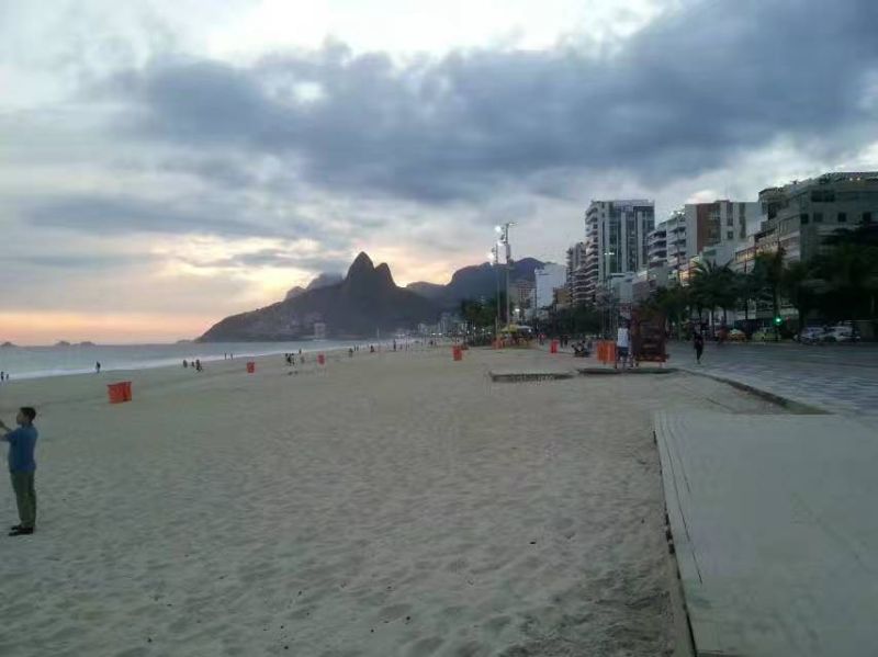 Ipanema Beach at sunset 日落的伊帕内玛海滩