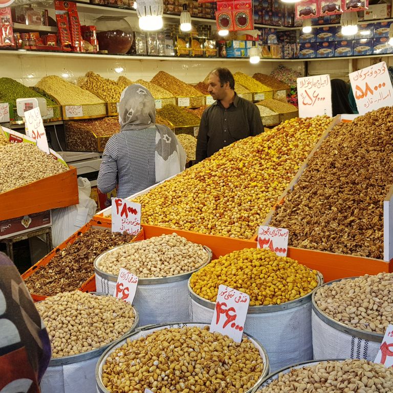 Dried foodstuff at the bazaar 大集市卖的干果 