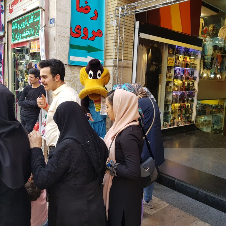 Is that Donald Duck in Tehran? 在德黑兰也有唐老鸭？