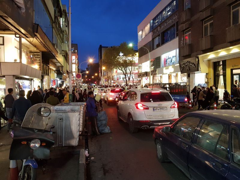 Busy night streets 晚上繁忙街道