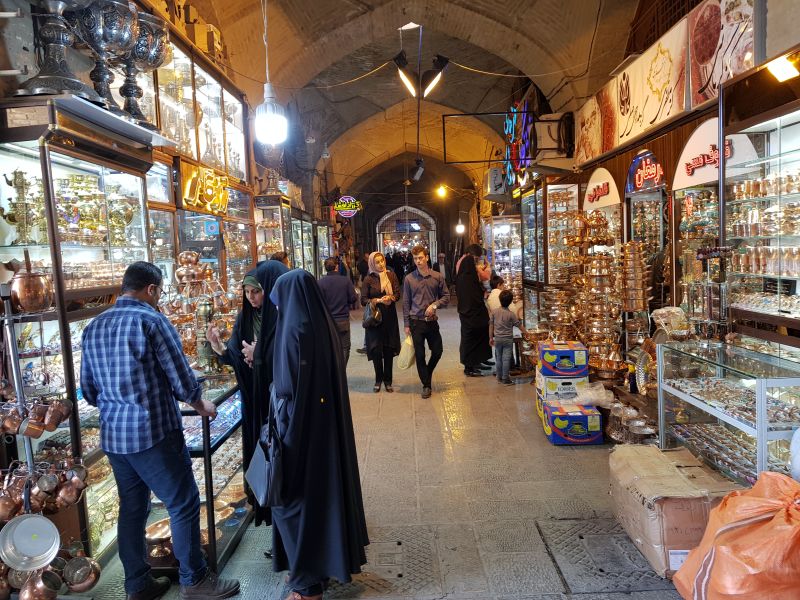 The shops in and around Imam Square 伊玛目广场的商品摊