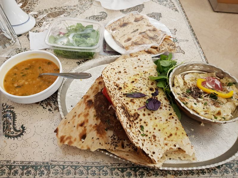 Lunch with Iranian bread 烤面包午餐