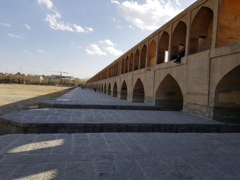 Si O Seh Bridge and the dry river bed 四世桥和干河床