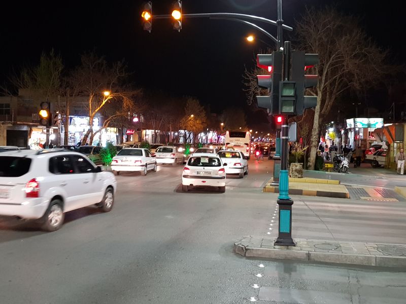 So many white cars on Iranian streets 伊朗街道随处可见白车