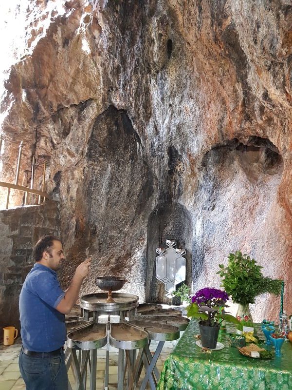 Cave in Chak Chak 查查克朝圣山洞