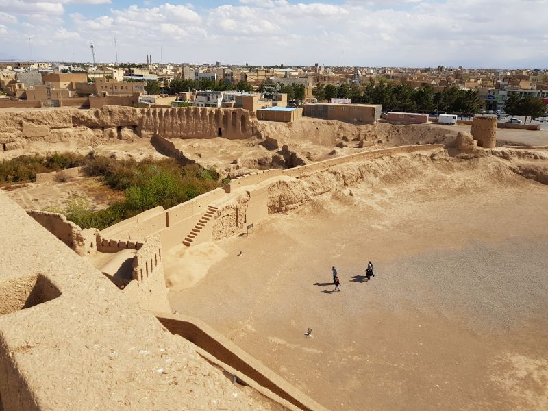 Narin Castle seriously eroded 受严重侵蚀的城堡