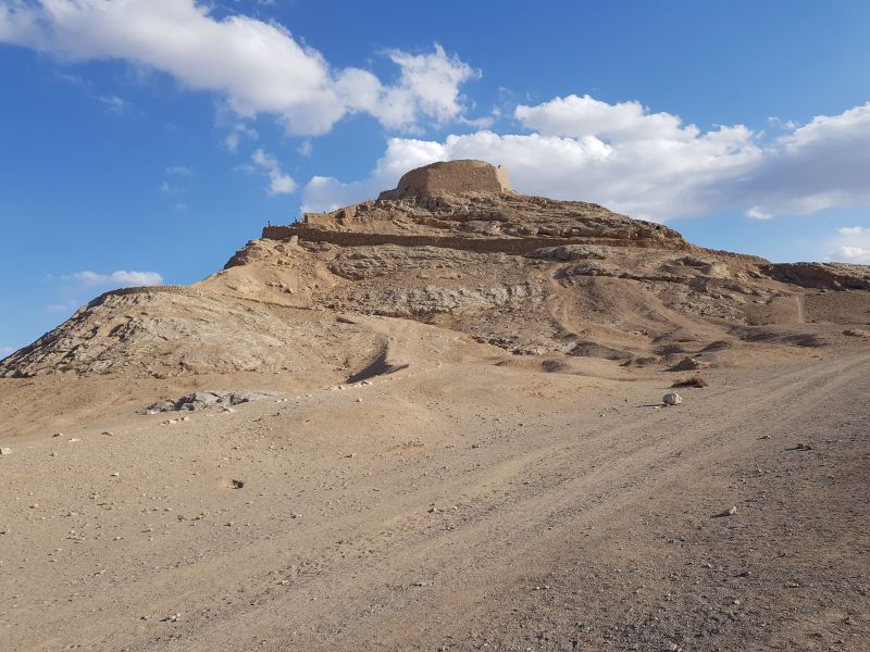 The high ground Zoroastrians used to dispose off the dead 山丘上古波斯人处理死尸的葬身地