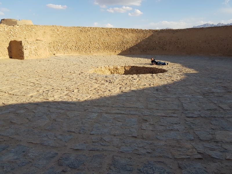 The 'burial' pit facing the sky 尸体安置在面对天空的大坑