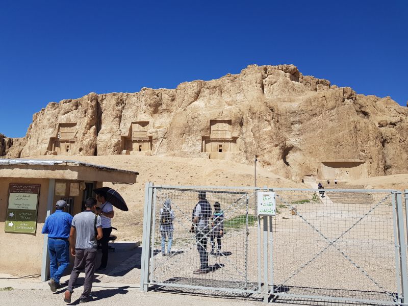 Entrance to Naqsh e Rostam 波斯帝陵 （纳什罗斯坦）入门处 