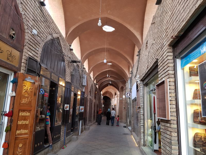 Shops in old Yazd 亚兹德老城区的商铺