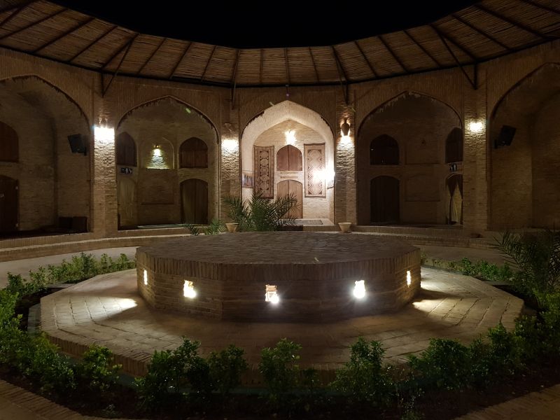 Center courtyard of Zein o din caravanserai 扎因奥丁古商队客栈中央庭院