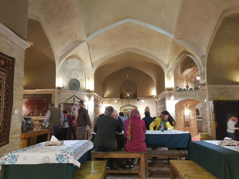 Inside Zein o din caravanserai 扎因奥丁古商队客栈大厅