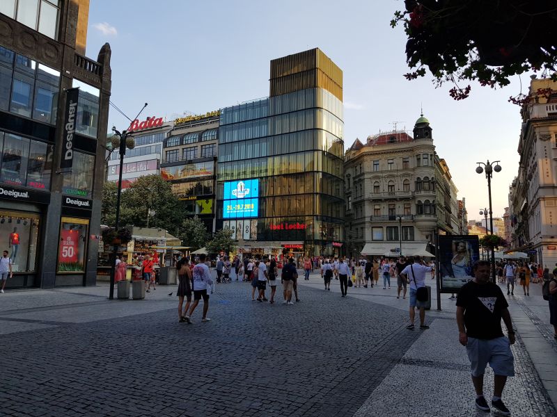 Modern buildings in Prague 步行街商业区