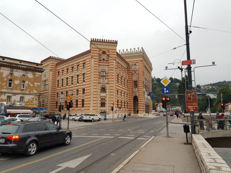 Old building now City Hall 古建筑，现为市政厅