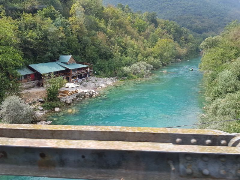 Green sceneries on the way to Montenegro 往黑山青山绿水