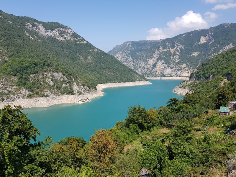 Green sceneries on the way to Montenegro 往黑山青山绿水