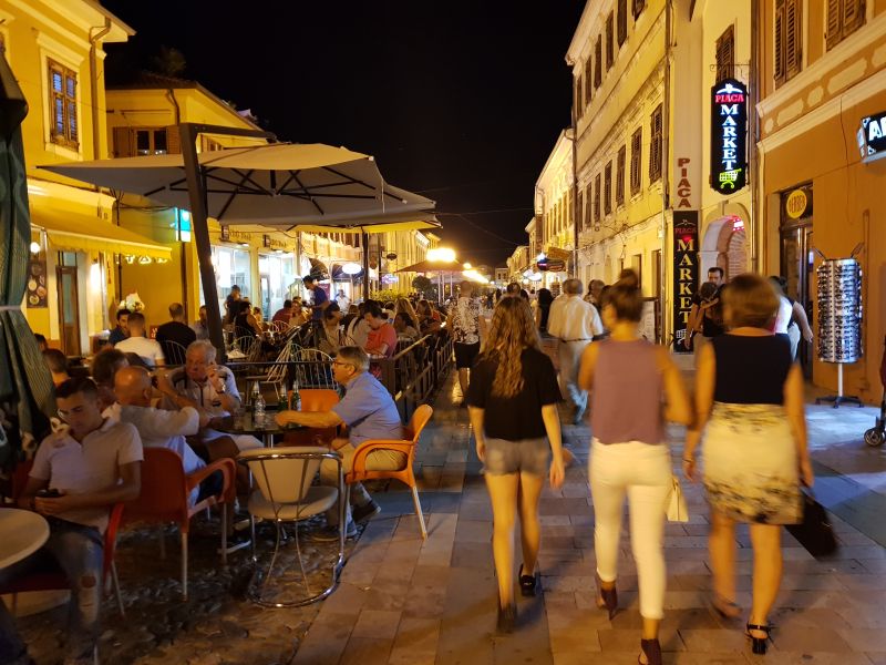 Pedestrian boulevard Kole Idromeno 城中心休闲步行街