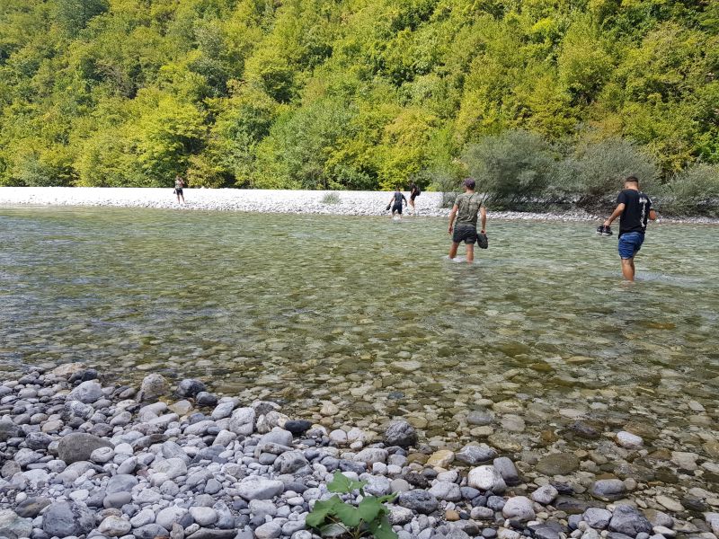 Feeling their way across the creek 摸石过河