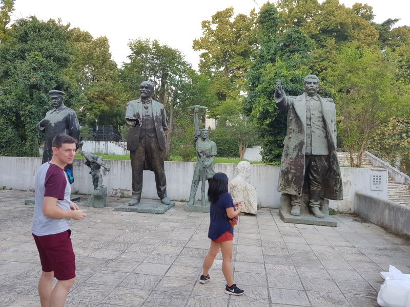 Communist era statues almost discarded to one corner 被弃于一角的共产时代雕像