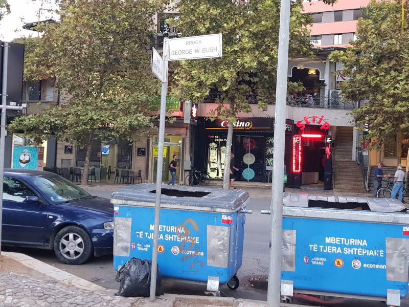 George Bush street in Tirana 地拉那以美国总统乔布什命名街道