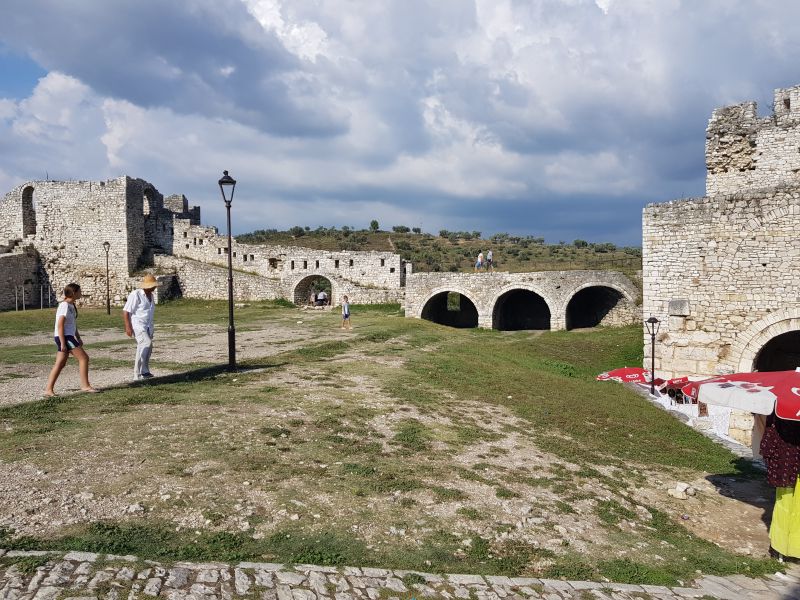 Old structures within castle walls 城墙内遗留老结构