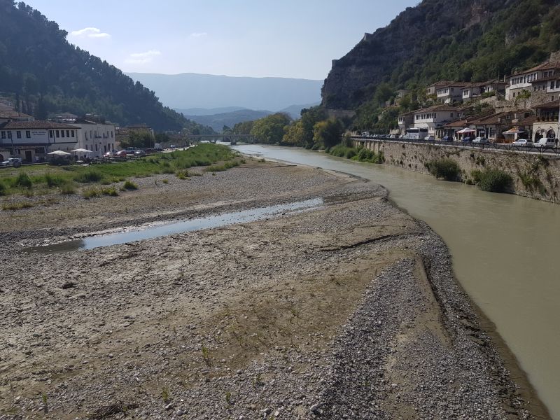 The Osum River 培拉特Osum河