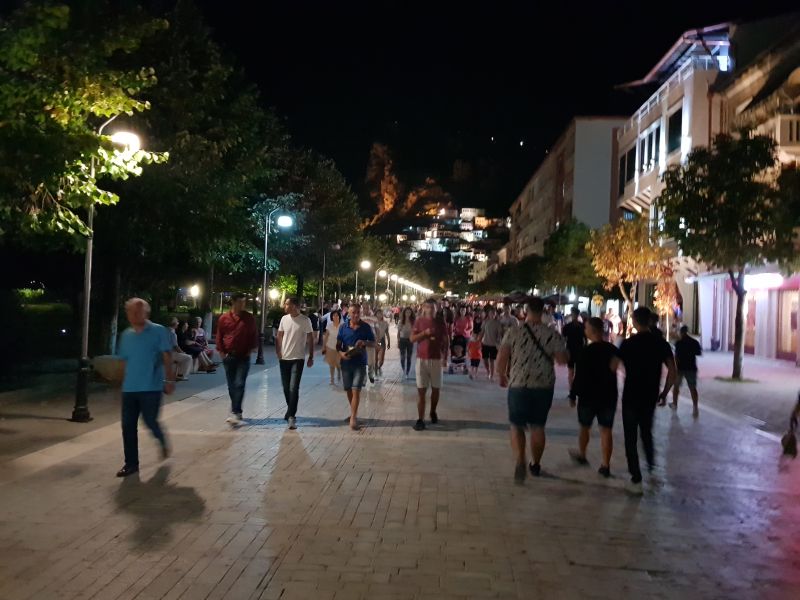 Pedestrian area Bulevard Republika in the evening 晚上的镇中心广场餐厅酒吧步行街