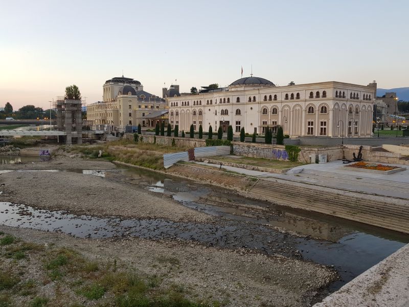 The Parliement Building next to the Vardar River 瓦尔达河边的国会大楼