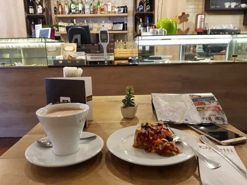 Quiche and coffee in Sofia 意大利馅饼和咖啡