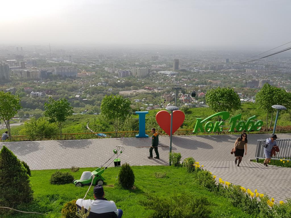 Atop Kok Tobe, Almaty city below  在 Kok Tobe 眼下的阿拉木图市