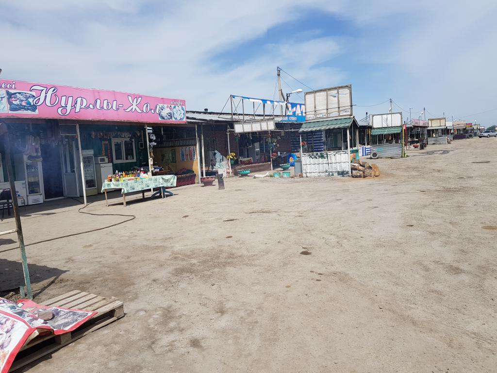 Restaurants at pit stop out of Almaty 的士休息站的小店和餐厅